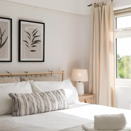 Beautiful And Peaceful 3 Bed With Gardens & Games