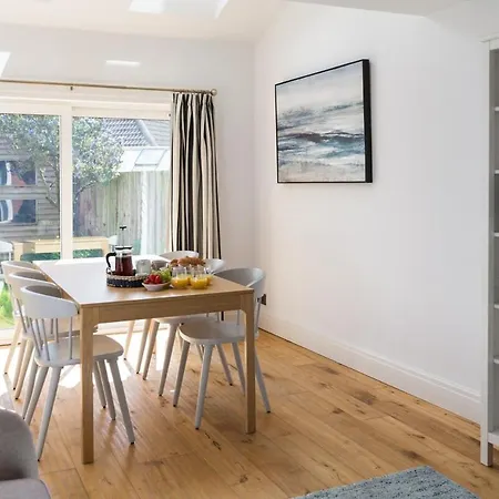 Beautiful And Peaceful 3 Bed With Gardens & Games York