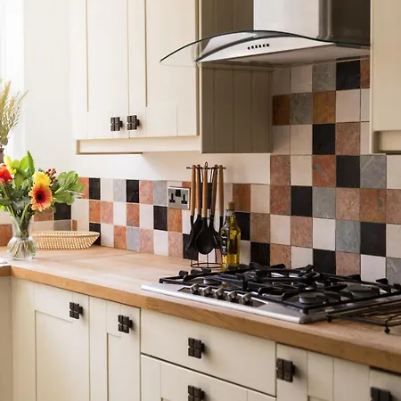 Beautiful And Peaceful 3 Bed With Gardens & Games * York