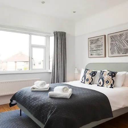 Beautiful And Peaceful 3 Bed With Gardens & Games * York