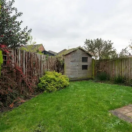 Beautiful And Peaceful 3 Bed With Gardens & Games Casa vacanze York